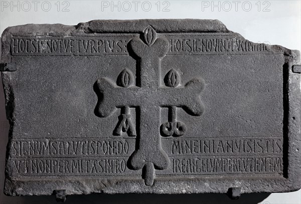 INSCRIPCION S IX EN FORTALEZA DE ALFONSO III
OVIEDO, MUSEO ARQUEOLOGICO
ASTURIAS

This image is