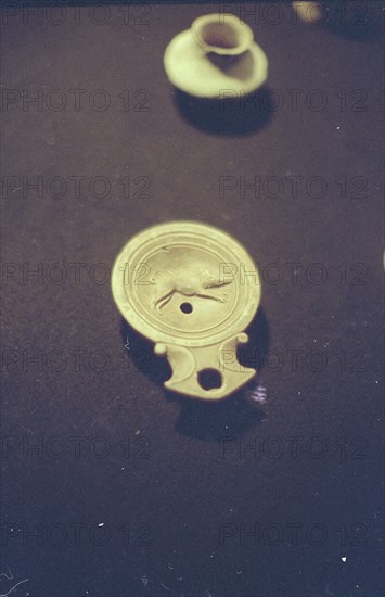 OBJETOS DE NECROPOLIS ROMANAS
CADIZ, MUSEO ARQUEOLOGICO Y BB ARTES
CADIZ