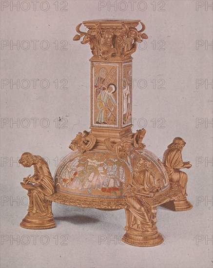 PIE DE CRUZ DE S BERTIN-LATON FUNDIDO DORADO ESTAMPADO Y ESMALTADO-ARTE MOSANA
BRUSELAS, MUSEO