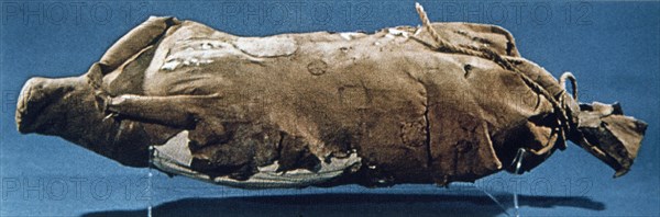 PELLEJO DE AGUA ENCONTRADOEN EXCAVACIONES DE BAR KOKHBA

This image is not downloadable. Contact