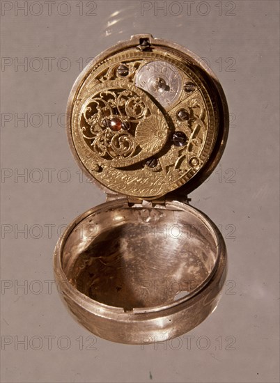 SORET
MECANISMO DE RELOJ DIMINUTO FIRMADO POR ISAAC SORET ET FILS (GINEBRA 1673-1760) CON RUBI