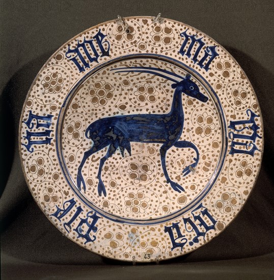 PLATO DE LA SERIE "AVE MARIA"CON FLORES DE PUNTOS-MANISES S XV-CIERVO
MADRID, MUSEO ARQUEOLOGICO