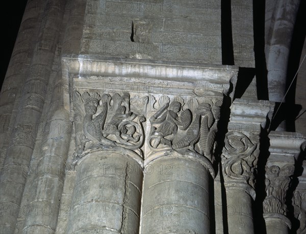NAVE LATERAL-CAPITELES FIGURADOS-S XIII-REPRESENTAN ESCENAS DEL BESTIARIO MEDIEVAL
LERIDA,