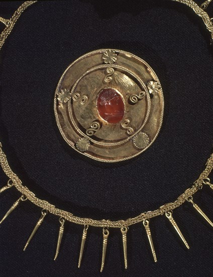 COLLAR ILEGERTE EN ORO Y CAMAFEO CON FIGIE ROMANA-PROC DE LA PEDRERA-DETALLE(CONJ Nº
