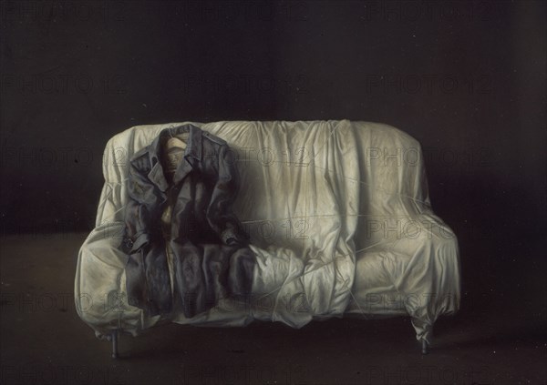 TORAL CRISTOBAL 1940
PINTURA-SOFA ENFUNDADO-
MADRID, COLECCION PARTICULAR
MADRID

This image