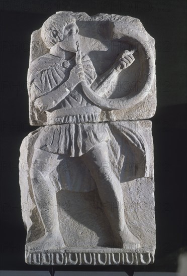 TOCADOR DE CORNU-PROCEDE DE OSUNA-PIEDRA-ALTURA 1,40-ESCULTURA IBERICA
MADRID, MUSEO ARQUEOLOGICO