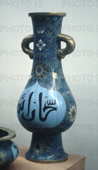 FLORERO ARABE DE PORCELANA
ESTAMBUL, PALACIO TOPKAPI-MUSEO
TURQUIA

This image is not