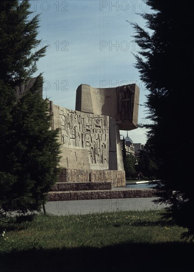 VAQUERO PALACIOS/VAQUERO TURCIOS
MONUMENTO AL DESCUBRIMIENTO DE AMERICA EN LOS JARDINES DEL