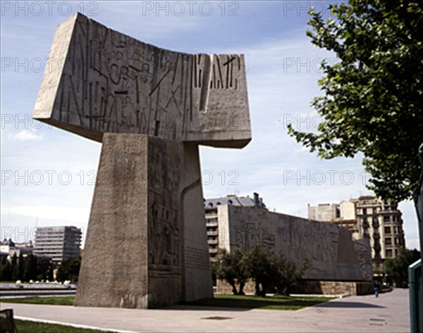 VAQUERO PALACIOS/VAQUERO TURCIOS
MONUMENTO AL DESCUBRIMIENTO DE AMERICA EN LOS JARDINES DEL