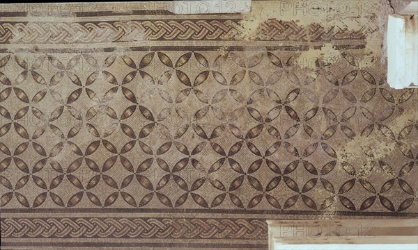 MOSAICO GEOMETRICO ARTE ROMANO
CORDOBA, MUSEO ARQUEOLOGICO
CORDOBA