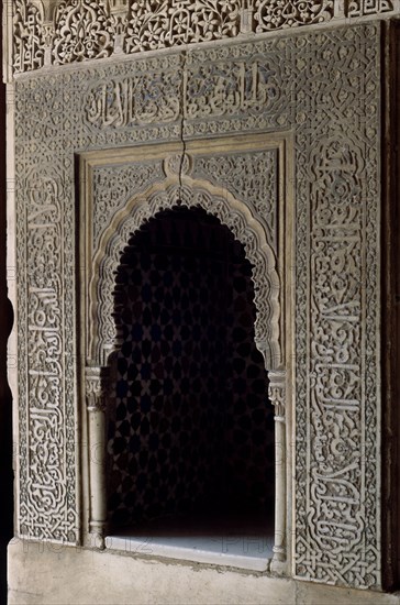 TACA DE LA ENTRADA CON ALICATADOS NAZARIS-S XIV-YESERIAS-VISTA LATERAL
GRANADA, ALHAMBRA-SALA DE