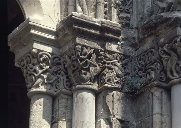 CLAUSTRO S XIV- CAPITELES FIGURATIVOS-MOTIVOS DEL BESTIARIO MEDIEVAL-GOTICO CATALAN
LERIDA,