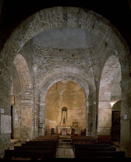 INTERIOR ROMANICO CATALAN PLANTA DE CRUZ LATINA
TARRASA, IGLESIA DE SANTA MARIA
BARCELONA

This
