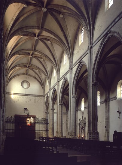 INTERIOR HACIA LOS PIES ESCORADA
ALCALA DE HENARES, IGLESIA LA MAGISTRAL
MADRID

This image is