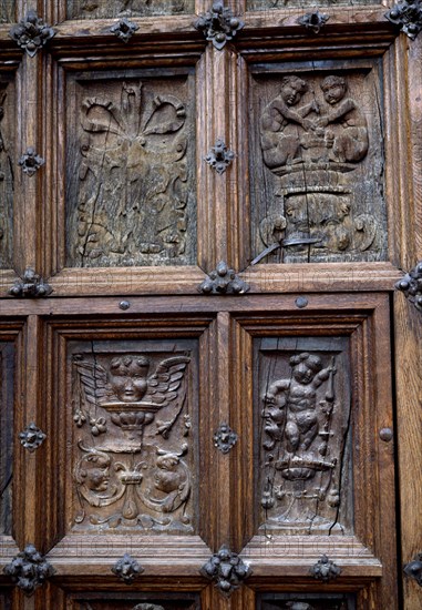 DETALLE DE LA PUERTA DE LA IGLESIA DE STA MARIA
EZCARAY, IGLESIA DE SANTA MARIA
RIOJA

This