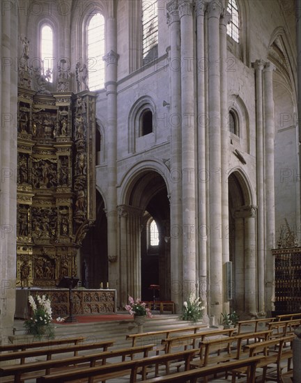 CRUCERO DE LA CATEDRAL RECONSTRUIDO EN EL S XVI
STO DOMINGO CALZADA, CATEDRAL
RIOJA

This image
