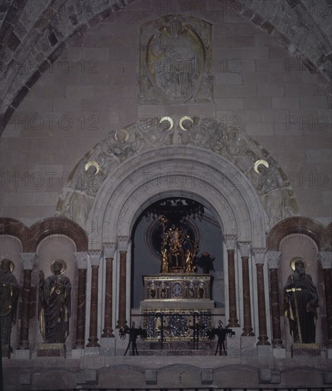 INTERIOR VISTA DEL ALTAR DE LA VIRGEN
ANGUIANO, MONASTERIO DE VALVANERA
RIOJA

This image is