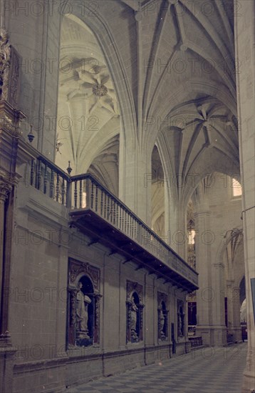 NAVE LATERAL A LA ALTURA DEL CORO
CALAHORRA, CATEDRAL
RIOJA

This image is not downloadable.