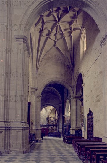 ARRANQUE DE LA GIROLA
CALAHORRA, CATEDRAL
RIOJA

This image is not downloadable. Contact us for