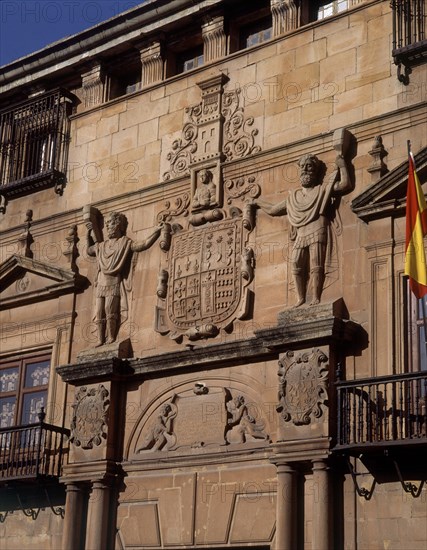 PALACIO CONDES DE GOMARA DET PARTE ALTA DE LA PORTADA
SORIA, EXTERIOR
SORIA

This image is not