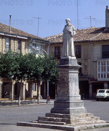MONUMENTO AL PADRE ENRIQUE FLORES EN LA PLAZA MAYOR
VILLADIEGO, EXTERIOR
BURGOS