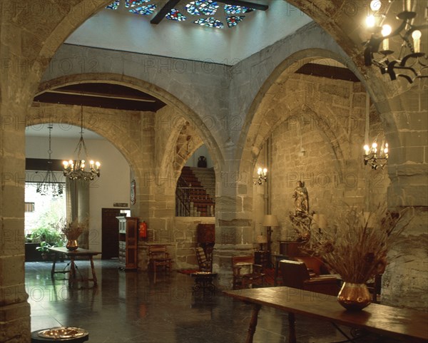 SALON Y ANTIGUO HOSPITAL
STO DOMINGO CALZADA, PARADOR
RIOJA

This image is not downloadable.
