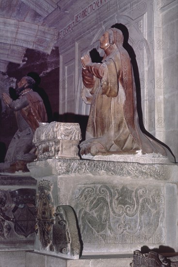 PANTEON-ESTATUA ESTEFANIA BERENGUER
NAJERA, MONASTERIO SANTA MARIA REAL
RIOJA

This image is