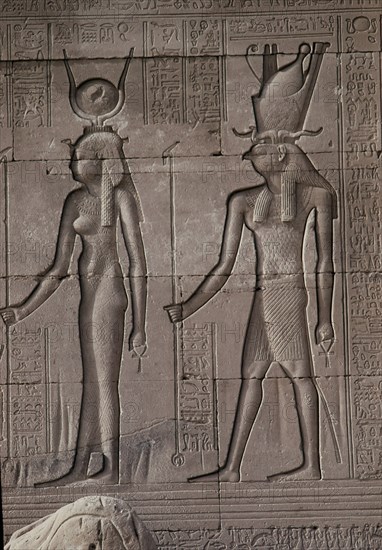 RELIEVES DE UN MURO
ASUAN, TEMPLO DE FILE
EGIPTO