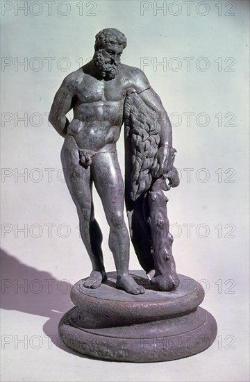 HERACLES EN REPOSO - ARTE GRECO ROMANO
PARIS, MUSEO LOUVRE-INTERIOR
FRANCIA

This image is not
