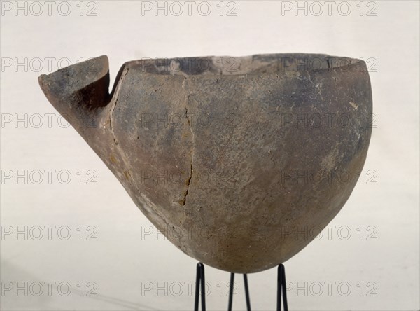 GANIGO DE CERAMICA -  VASIJA OVOIDE CON UN PITORRO - (CAÑADA ALTA-TENERIFE)
SANTA CRUZ, MUSEO