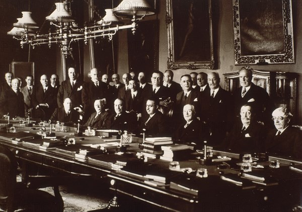 REUNION EN EL BANCO DE ESPANA PRESIDIDA POR NEGRIN (1937)

This image is not downloadable.