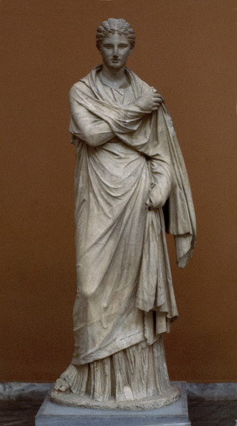 Statue de femme en marbre