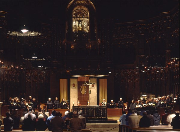 BASILICA-COMUNIDAD CANTANDO VISPERAS EN EL CORO
MONTSERRAT, MONASTERIO
BARCELONA

This image is