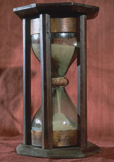 RELOJ DE ARENA DE DOS HORAS - SALA COLON
MADRID, MUSEO NAVAL
MADRID