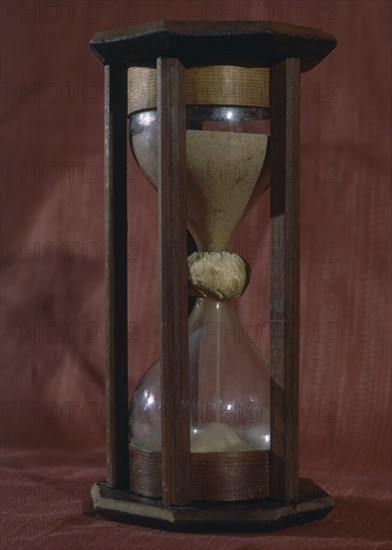RELOJ DE ARENA DE MEDIA HORA - SALA COLON
MADRID, MUSEO NAVAL
MADRID