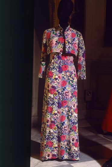 BALENCIAGA CRISTOBAL 1895/1972
VESTIDO-VERANO 1947                  CAT 28
LYON, EXPOSICION