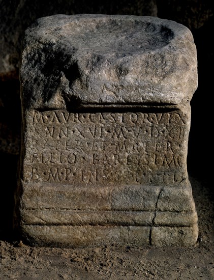 TUMBA DE INCINERACION-ESCULTURA ROMANA
CADIZ, MUSEO ARQUEOLOGICO Y BB ARTES
CADIZ