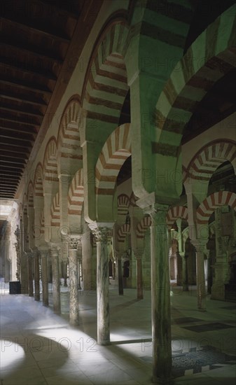 NAVE DE AL-HAKAN II TOMADA DESDE CAMARA DE LIMOSNAS
CORDOBA, MEZQUITA
CORDOBA

This image is