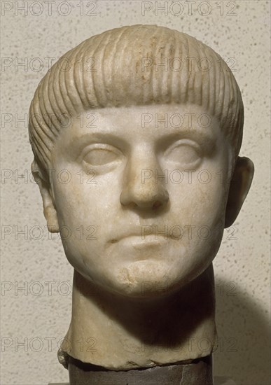 RETRATO DE JOVEN PROC ALCALA DE GUADAIRA -SG II
SEVILLA, MUSEO ARQUEOLOGICO
SEVILLA

This image