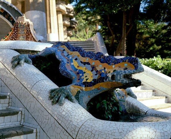 GAUDI ANTONI 1852-1926
ESCALINATA-DRAGON EN CERAMICA POLICROMADA
BARCELONA, PARQUE