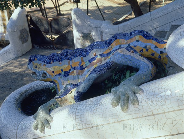GAUDI ANTONI 1852-1926
ESCALINATA-DRAGON EN CERAMICA POLICROMADA
BARCELONA, PARQUE