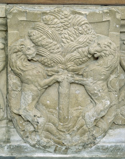 IGLESIA-CORO-ZOCALO DE PIEDRA-RELIEVE-DOS LEONES Y ARBOL
JEREZ DE LA FRONTERA,