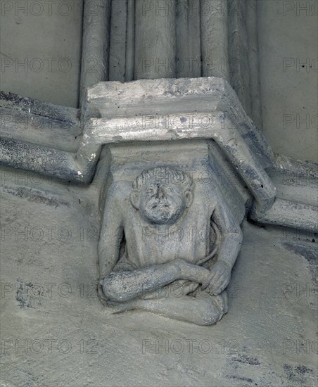 MENSULA FIGURADA - PRIMERAS MUESTRAS DE ESCULTURA MEDIEVAL SEVILLANA - S XIII
SEVILLA, TORRE DE