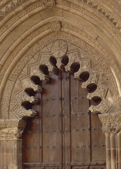 PORTADA ROMANICA S XII DE LA IGLESIA DE SAN ROMAN-DET
CIRAUQUI, EXTERIOR
NAVARRA

This image is