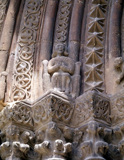 IGL SAN ROMAN-DETALLE PORTADA ROMANICA-CAPITEL
CIRAUQUI, EXTERIOR
NAVARRA