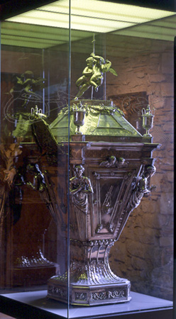 VITRINA CON PILETA-URNA DE PLATA
GERONA, CATEDRAL-MUSEO
GERONA

This image is not downloadable.
