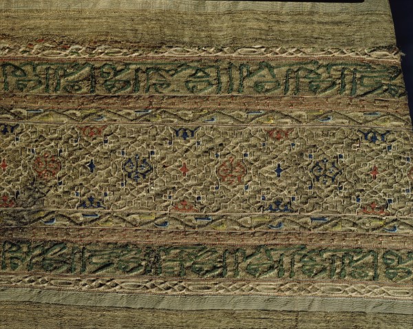 TELA BORDADA EN SEDA Y ORO-GRANADINA-PARA EL SABAT
RIPOLL, MUSEO MUNICIPAL
GERONA

This image