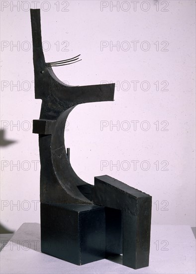 GONZALEZ JULIO 1876/1942
MUJER SENTADA-1935-HIERRO-118X54X36
PARIS, COLECCION