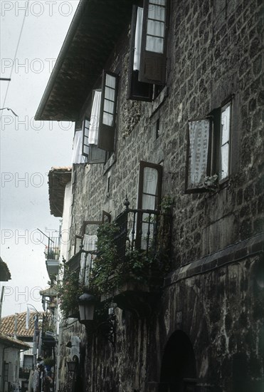 BARRIO MEDIEVAL-FACHADA DE CASONA DE DIEGO CACHO RADA DE LA SIERRA. S XVIII
LAREDO,