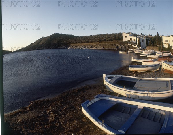 BARCAS EN LA PLAYA Y CASA DONDE VIVIO DALI
PORT LLIGAT, EXTERIOR
GERONA